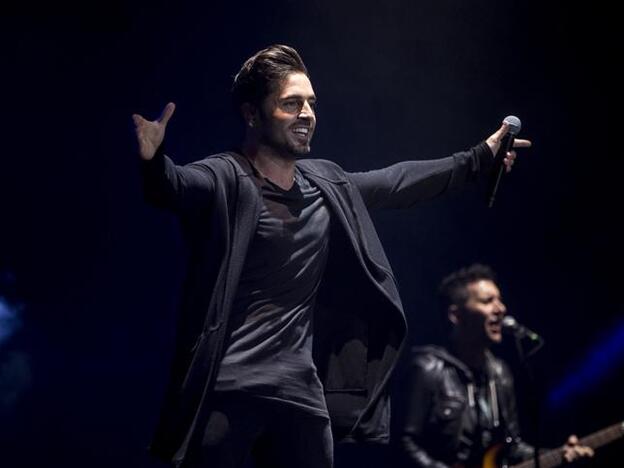 Tiran piedras a David Bustamante en su concierto en Elche