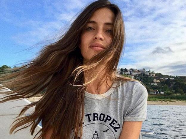 El escote del nuevo vestido de Sara Carbonero causa furor en las redes sociales