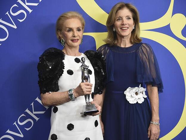 Carolina Herrera junto a Caroline Kennedy, galardonada en los CFDA Fashion Awards.