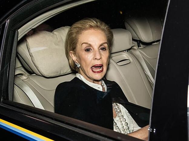 Un taxista se niega a llevar a la diseñadora Carolina Herrera