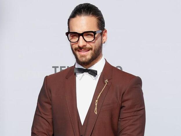 Los errores de 'Photoshop' en la última portada del single 'Mala Mia' de Maluma