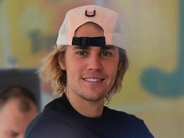 Justin Bieber presenta a su hermana