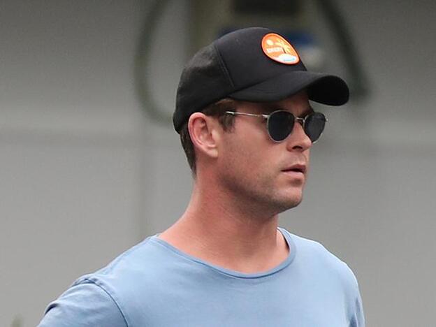 Chris Hemsworth pierde los nervios con un 'paparazzi' por proteger a su hijo