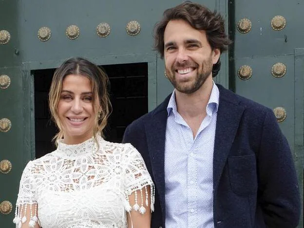 Elena Tablada y Javier Hungría se han dado el 'Sí, quiero'' tras más de dos años de relación y en una boda íntima./gtres.