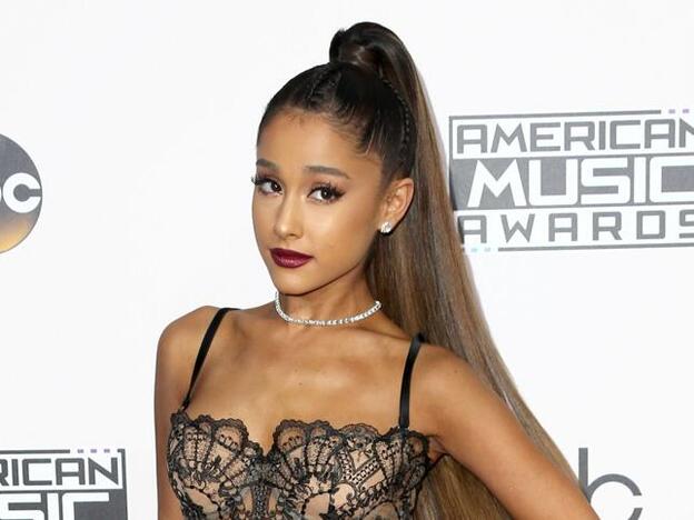 Ariana Grande (y otras famosas) confirman cuál será la manicura que llevaremos en otoño