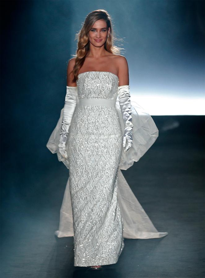 30 vestidos de novia e invitada en el último desfile de Ze García