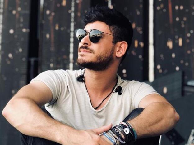 Luis Cepeda, acusado de usar 'photoshop' en la imagen de su desnudo integral