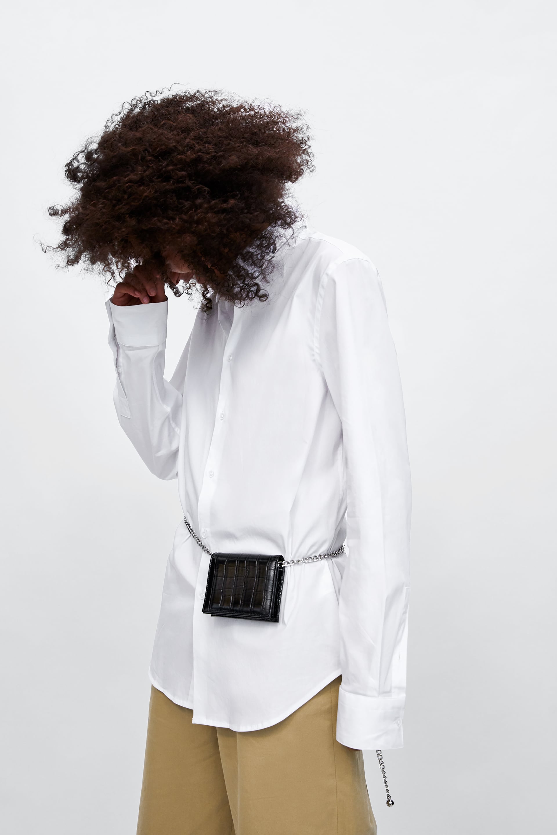 Así se lleva el complemento del otoño: la riñonera