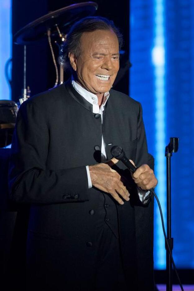 Julio Iglesias continua adelante con su gira mundial./cordon press.