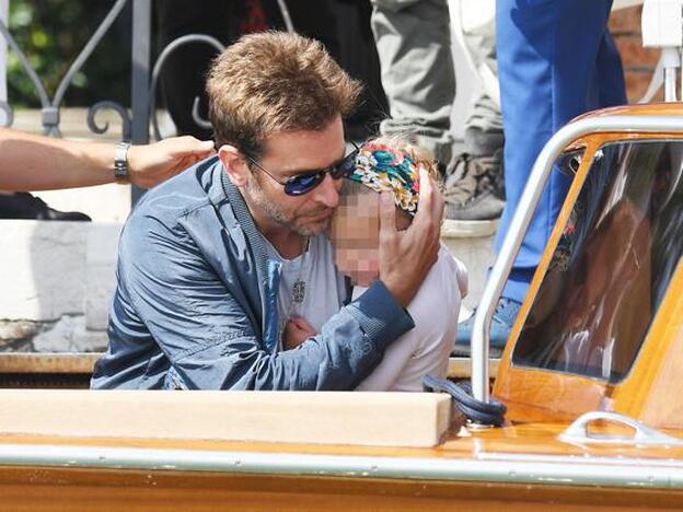 Las fotos de Bradley Cooper con su hija en Venecia son lo más tierno que verás