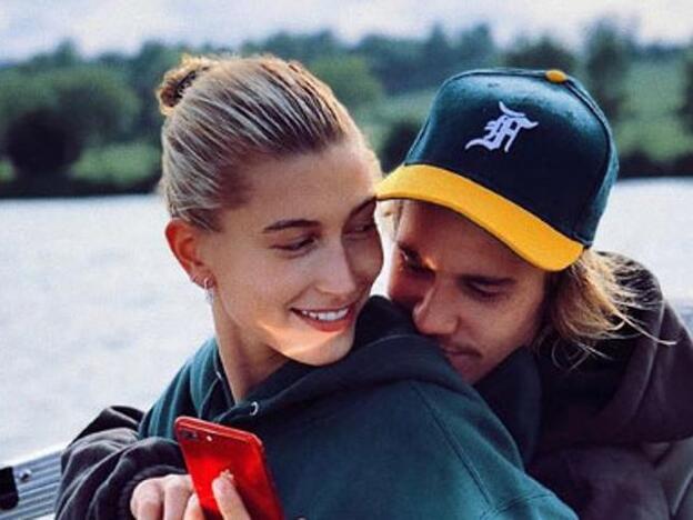 Hailey Baldwin responde a los que critican su compromiso con Justin Bieber