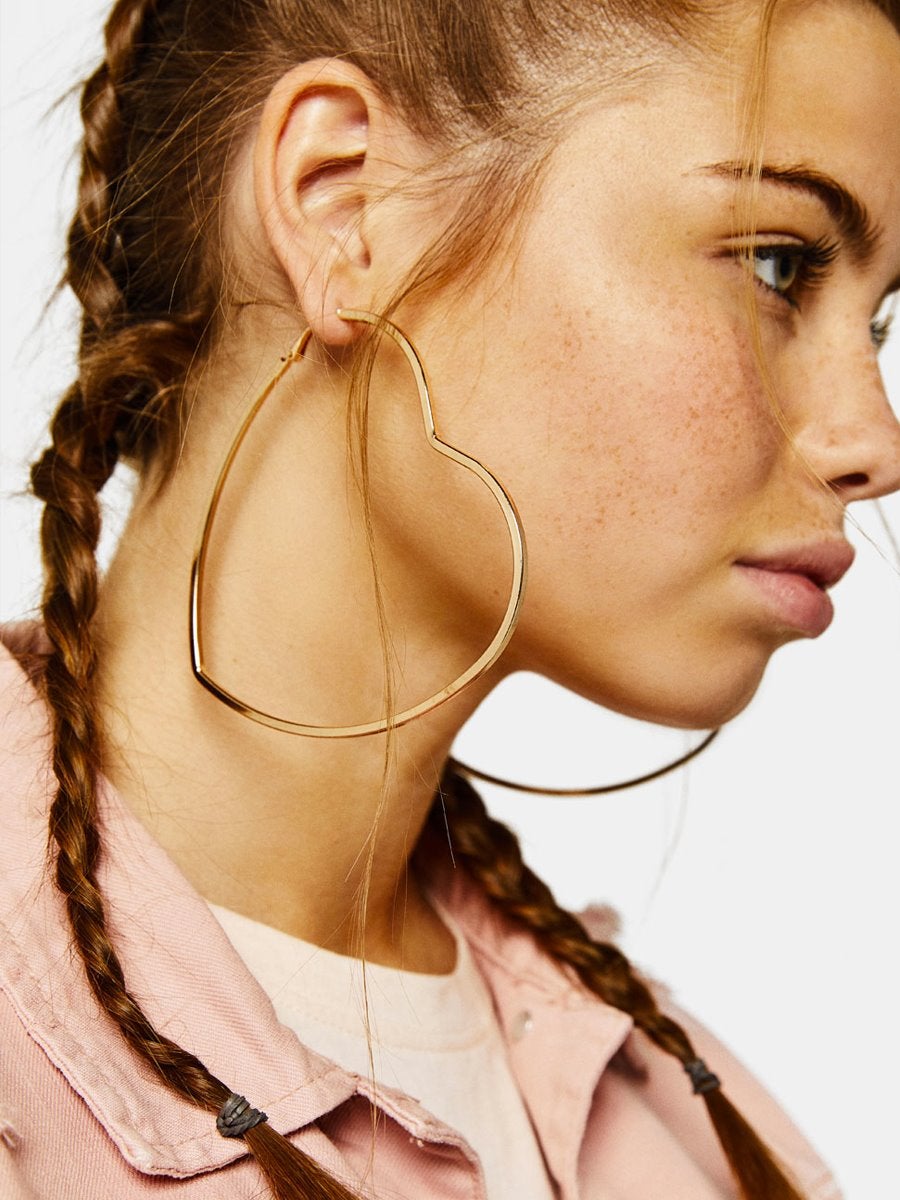 In love: pendientes XXL con forma de corazón