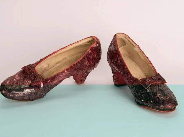 Los zapatos que calzó Judy Garland en 'El mago de Oz', recuperados 13 años después de su robo./agencias.