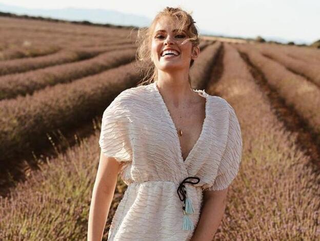 El posado en bikini de Adriana Abenia dos meses después de dar a luz