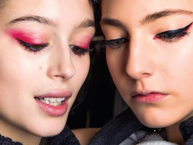 Labios rojos, eyeliner plateado: así te maquillarás este otoño