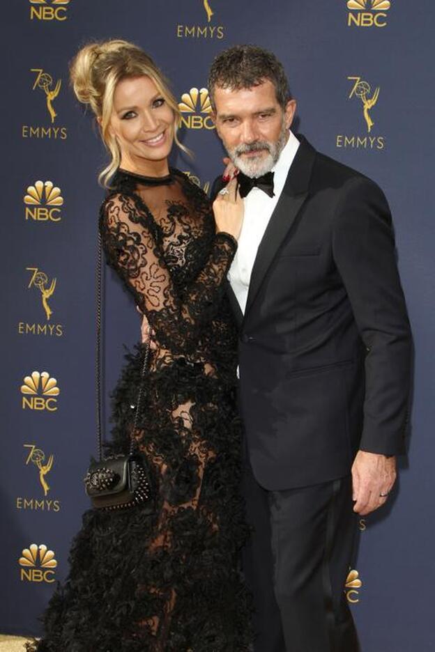 Premios Emmy 2018: el palmeo de Antonio Banderas en el patio de butacas
