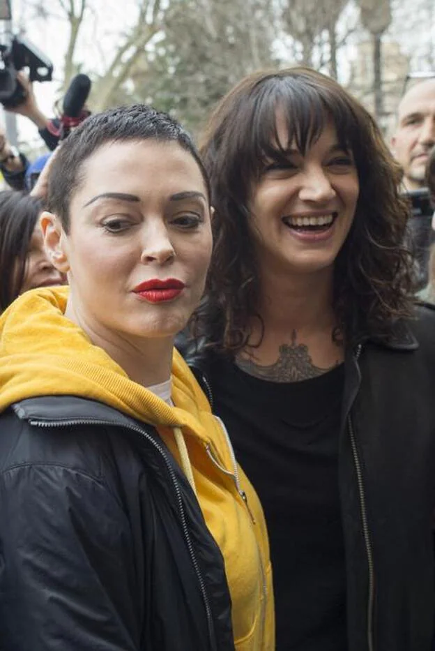 Rose McGowan y Asia Argento juntas en la Women's March en Roma en marzo de 2018./Gtres
