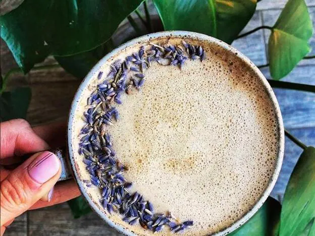 La instagrammer findingmy element comparte su momento moon milk. Haz click en la imagen para conocer los alimentos que te ayudan a dormir mejor./INSTAGRAM