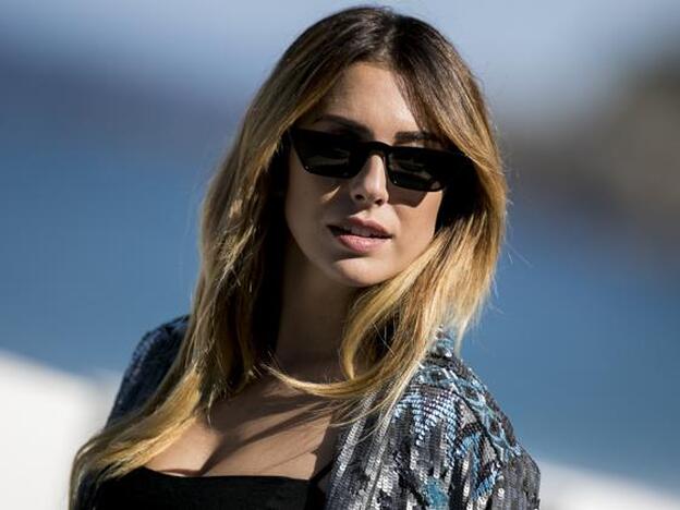 Blanca Suárez: lentejuelas de día y escote en San Sebastián