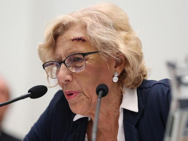 Manuela Carmena reaparece en público tras su accidente doméstico./gtres.