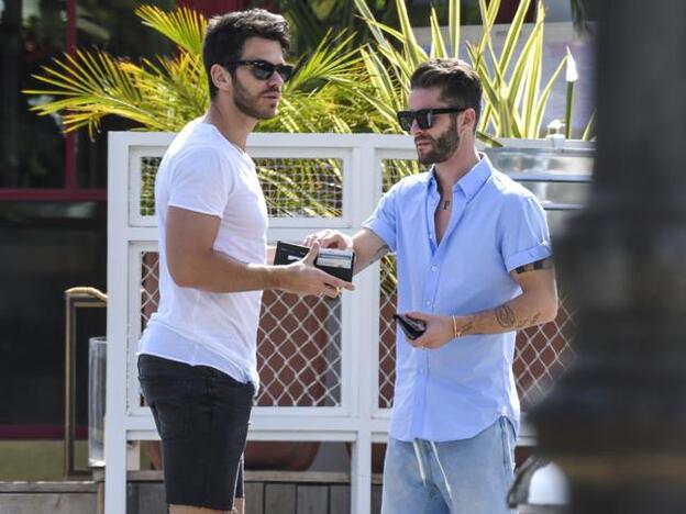 La esperada foto de los looks de Pelayo Díaz y Andy McDougall en su boda