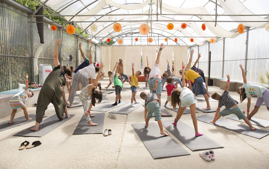 Go Family, en fotos: practicar yoga con sus padres les encantó