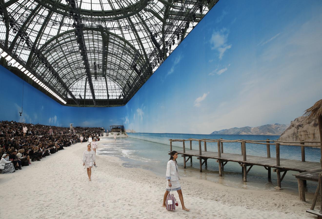 París tiene playa gracias al desfile de Chanel