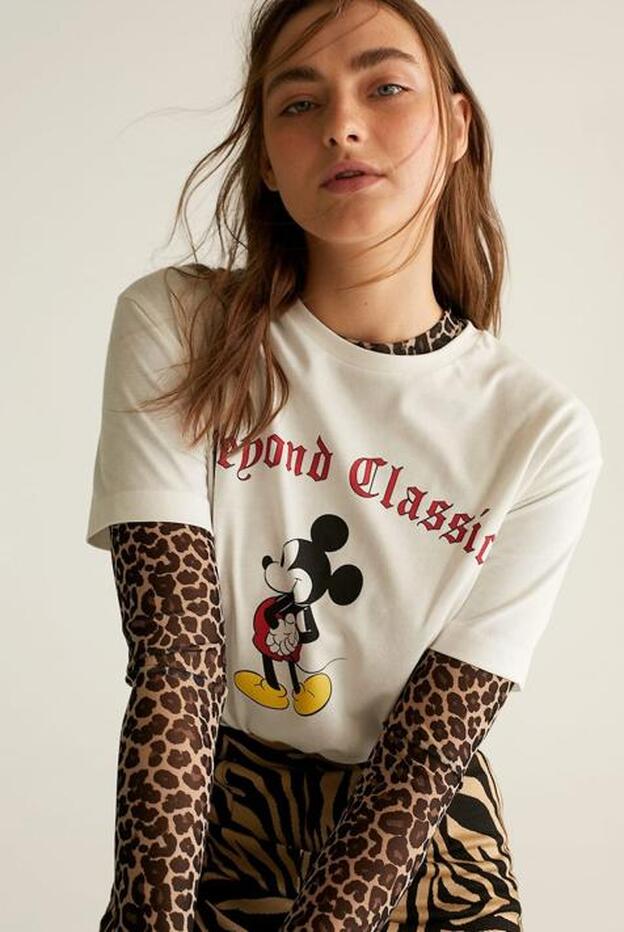 Diploma Previamente autoridad Stradivarius y las camisetas de Mickey Mouse con las que volverás a tu  infancia | Mujer Hoy