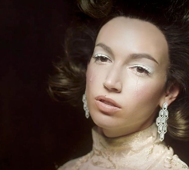 Úrsula Corberó y su cambio de imagen en el videoclip de C. Tangana ‘Cuando me miras así’