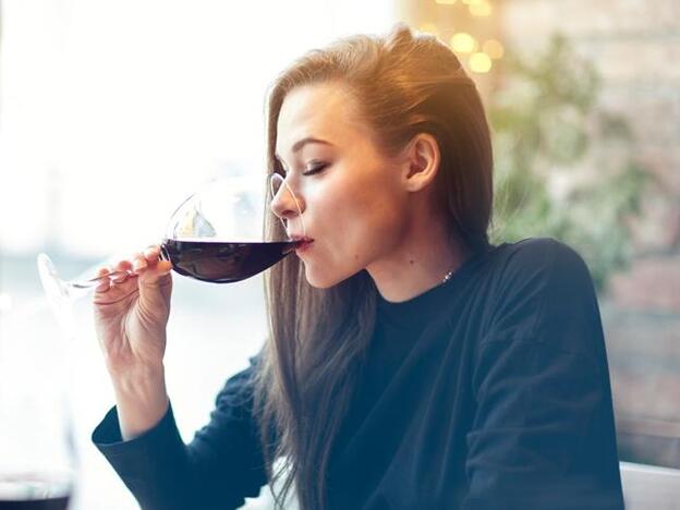 Beber alcohol también afecta a tu piel (y mucho)