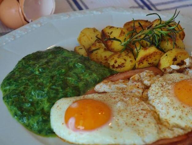 Huevos con espinacas.