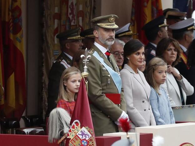 La Princesa hace visible su condición de heredera junto al Rey en el desfile