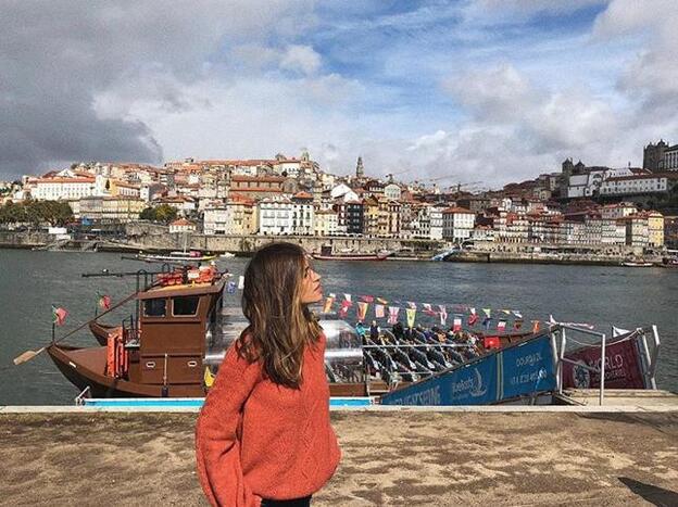 El jersey de Sara Carbonero que deberías copiar antes de que se agote