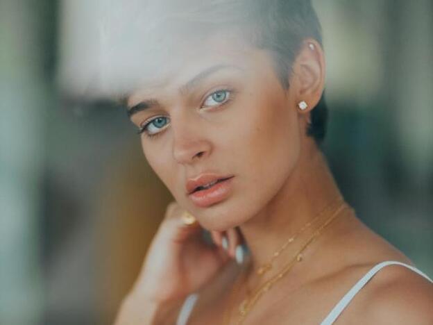 Laura Escanes y su 'lookazo' de invitada que vas a querer copiar