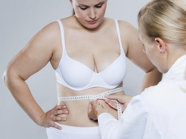 ¿Puedo beber alcohol si quiero perder grasa corporal?