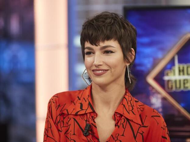 Úrsula Corberó y la maxi camisa retro que necesitamos en nuestro closet