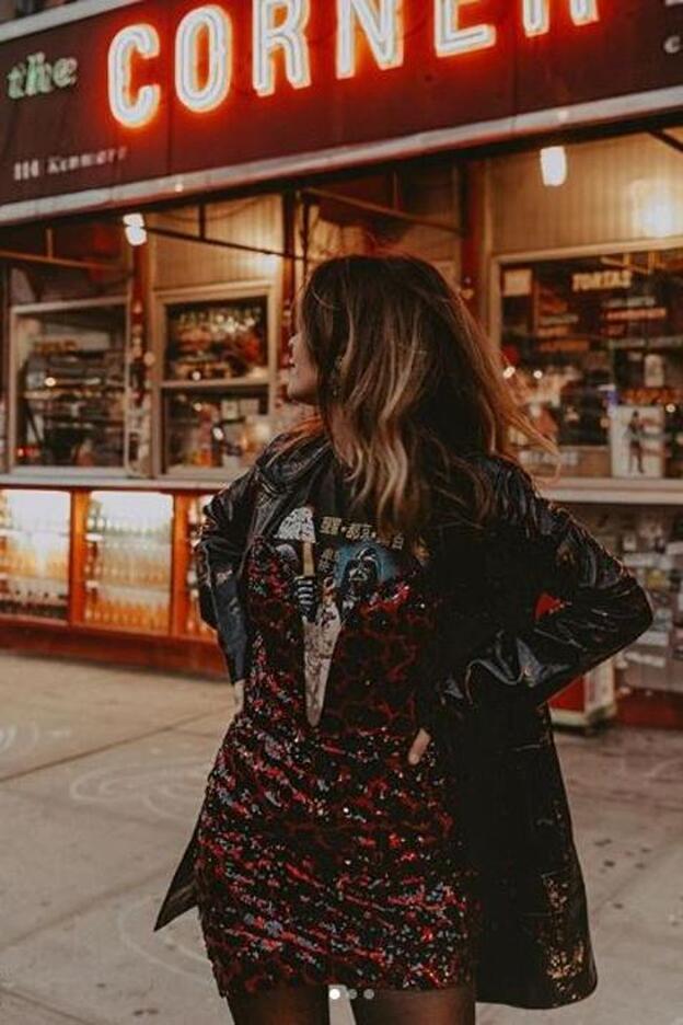 Collage Vintage tiene el mejor truco para llevar un minivestido de fiesta