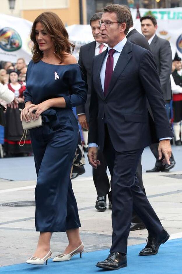 Eva Cárdenas y Alberto Núñez Feijóo durante la entrega de los premios Príncesa de Asturias./Gtres