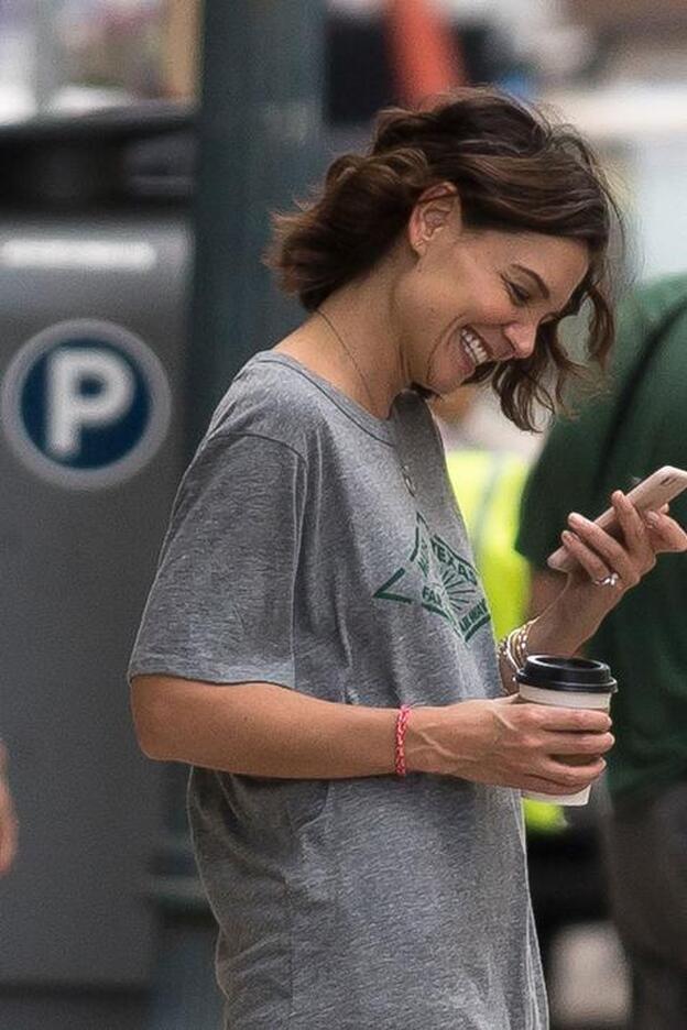Un anillo desata los rumores de compromiso de Katie Holmes