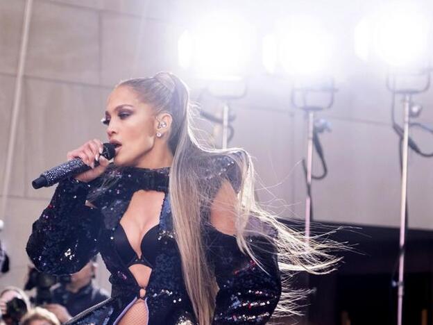 Jennifer Lopez cumple 51 años: desvelamos sus secretos para posar (casi) desnuda así de espectacular