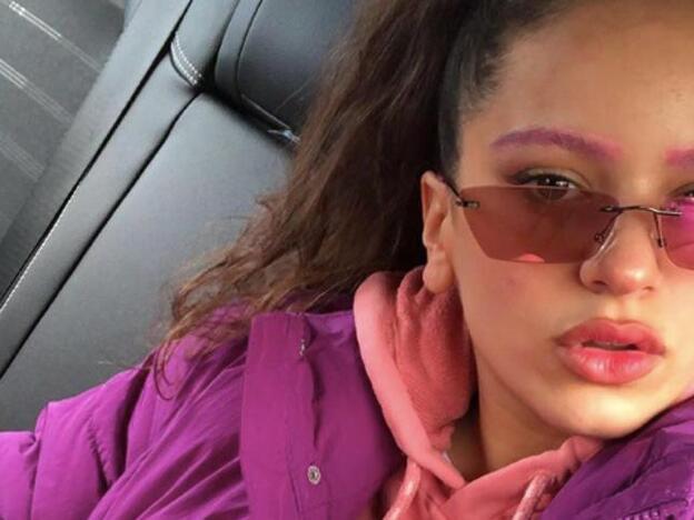 Así son las impactantes uñas de cristal de Rosalía