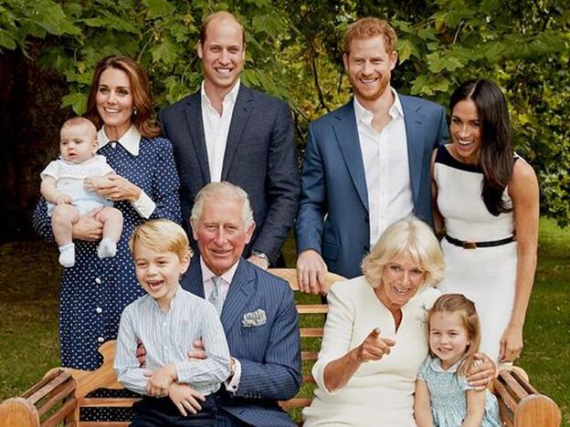 Retrato oficial del 70º cumpleaños de Carlos. Pincha para ver los 10 hombres con más estilo en la boda de Harry y Meghan./clarence house