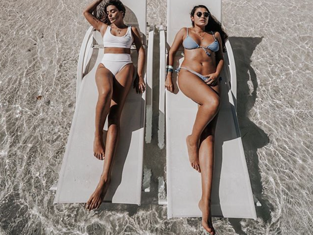 Intriga en las redes: ¿de quién son las piernas de Dulceida y su novia?