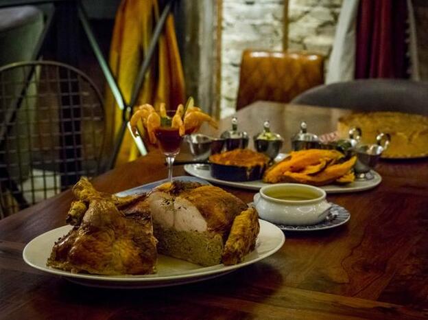 Recetas fáciles para preparar pavo asado al estilo americano de Acción de Gracias