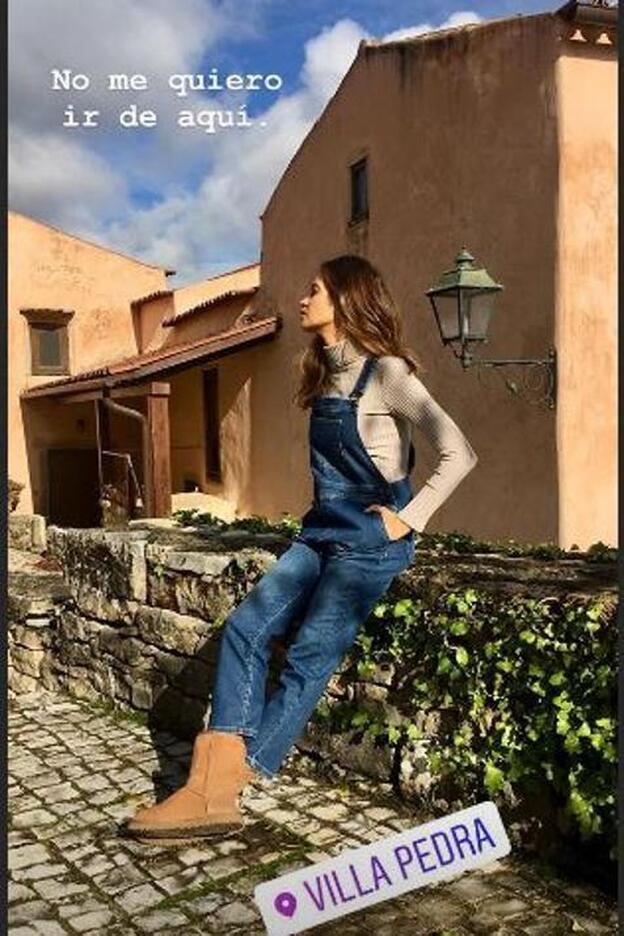 Sara Carbonero y el look con peto que se ha hecho viral en Instagram