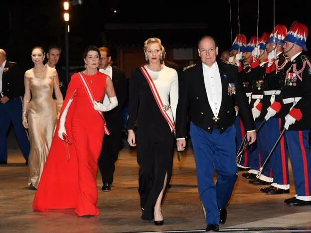 Pincha en la foto para descubrir todas las veces que las 'royals' europeas copiaron el look a la Reina Letizia./Gtres