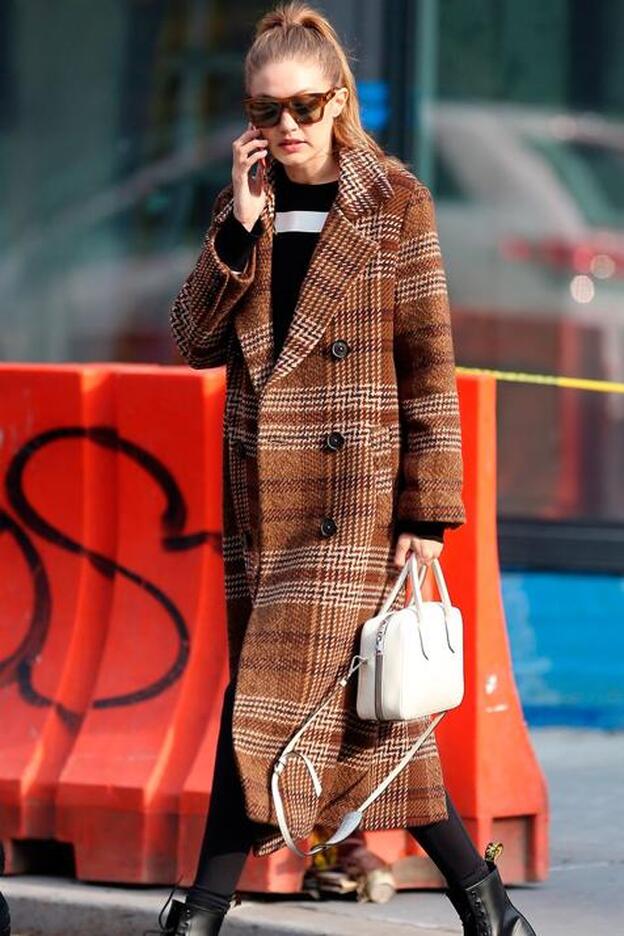 El abrigo viral de Mango que lleva hasta Gigi Hadid