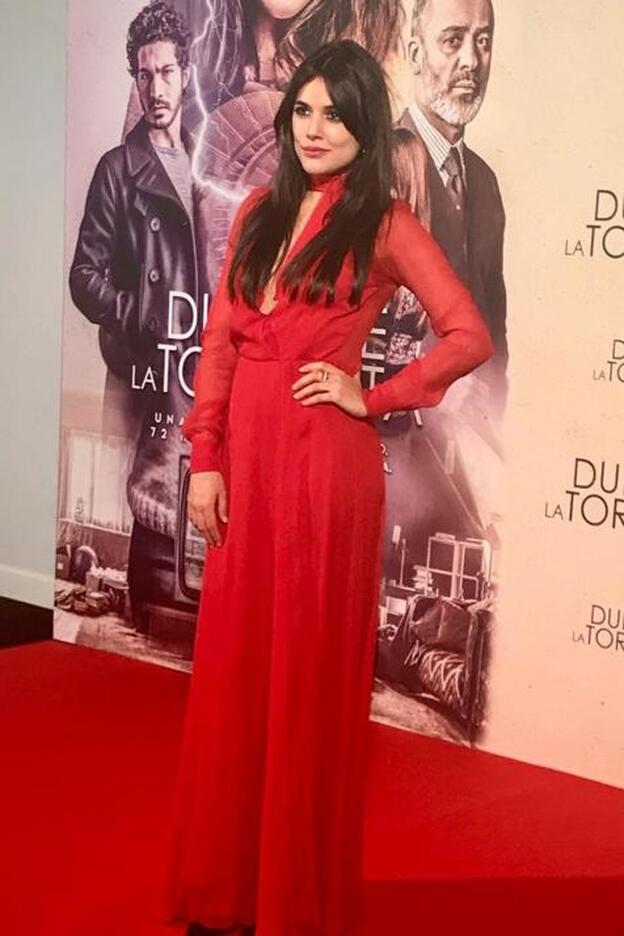 El vestido rojo de Adriana Ugarte, ¿acierto o error?