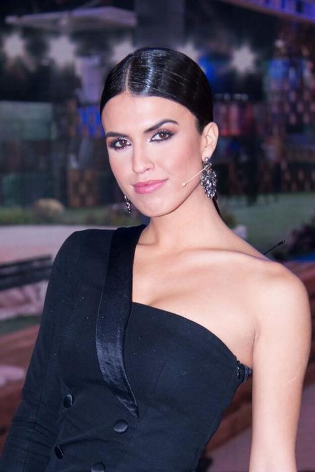 ¿A quién le dedica Sofía Suescun esta peineta?