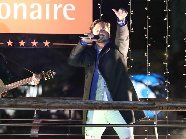 Famosos que encienden la Navidad